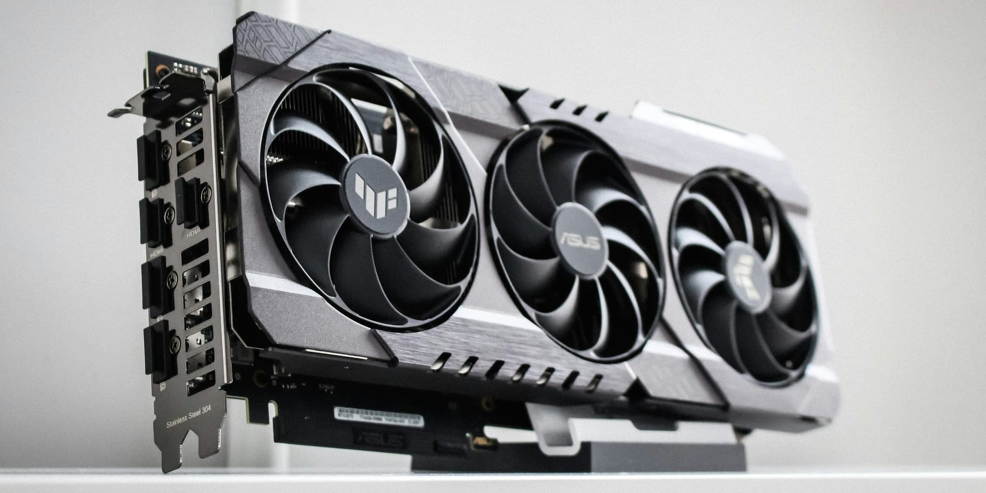 Das Gehirn und sein Körper: Warum Grafikkarten (GPUs) das Herzstück der KI sind