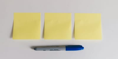 Notizzettel und ein Stift