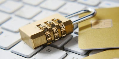 Wem gehört die KI? Die Macht der großen Tech-Konzerne und die Rufe nach Regulierung